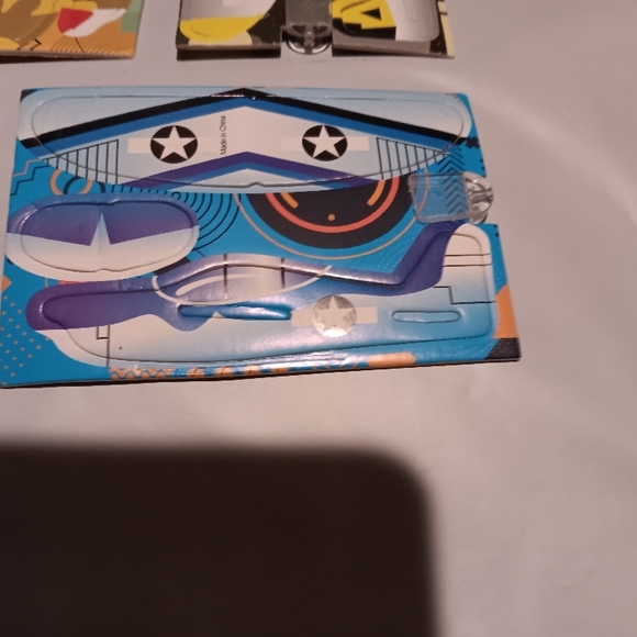 Colorful Graphic Card Holders - Picture 2 of 8